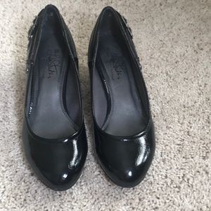 Lifestride black wedge pumps